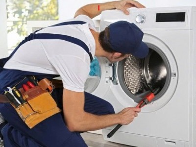 Tại sao tắt máy giặt công nghiệp mà nước vẫn chảy ra và cách khắc phục