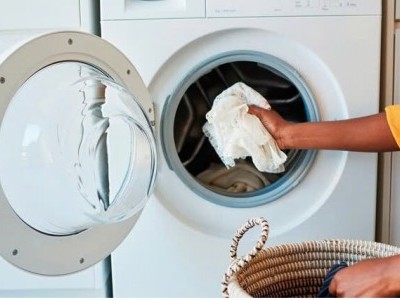 Máy sấy có làm nhăn quần áo không? Cách khắc phục